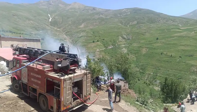 Van’da Yangında Küçük Bir Çocuk Hayatını Kaybetti: Acı Olayın Detayları