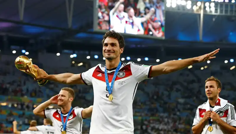 Güçlü Defansın Simgesi Hummels, Futbol Kariyerine Veda Ediyor