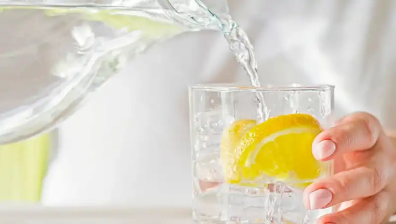 Limonlu Su Tüketmenin Bilinmeyen 8 Faydası: Doktorların Açıklamaları