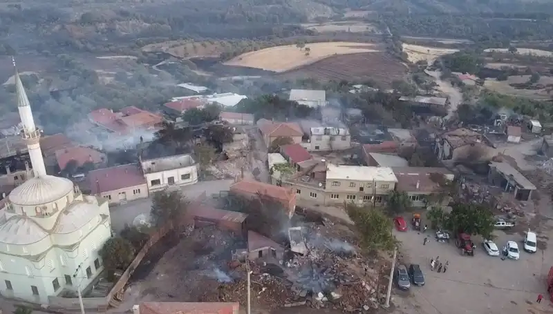 Çanakkale'de Yangın Faciası: Havadan Görüntülerle Tehlikenin Boyutu Ortaya Çıktı