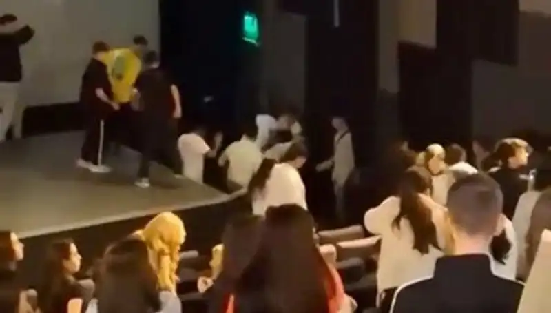 Rapçi Çakal'ın Hayranları Arasında Gerilim: Kavga Ortalığı Karıştırdı!