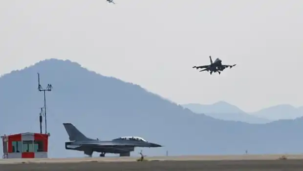 Güney Kore’de Askeri Tatbikatın Ortasında Şok: Savaş Uçağı Köyü Bombaladı!