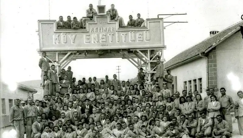 17 Nisan’da Neler Oluyor? Köy Enstitüleri'nin Kuruluşu!
