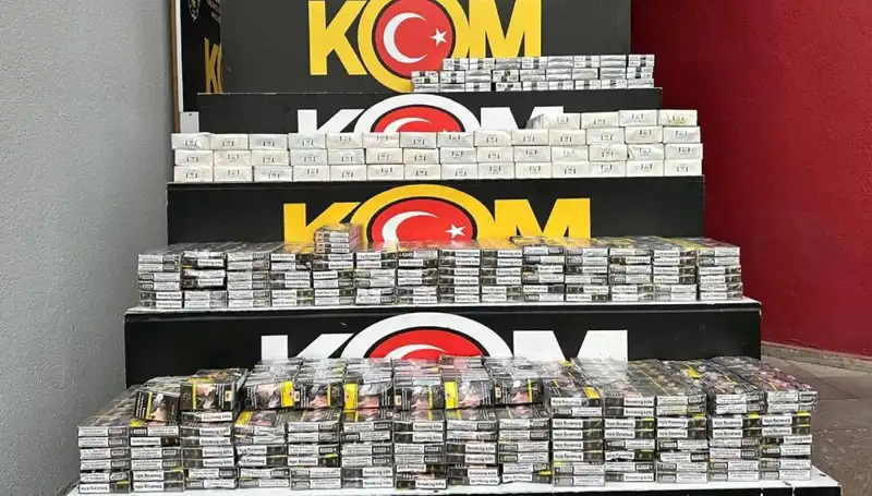 Adana'daki Kaçakçılık Operasyonu: 3 Şüpheli Tutuklandı, Yüzlerce Kaçak Malzeme Ele Geçirildi