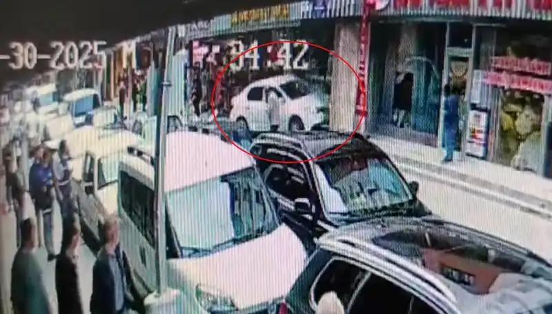 Alkollü Sürücünün Mağazaya Dalarak Yarattığı Korku Dolu Anlar