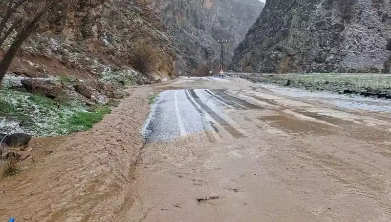 Tunceli’de Dolu ve Sağanak Yağış Hayatı İşgal Etti: Zarar Kapsamı Büyüyor