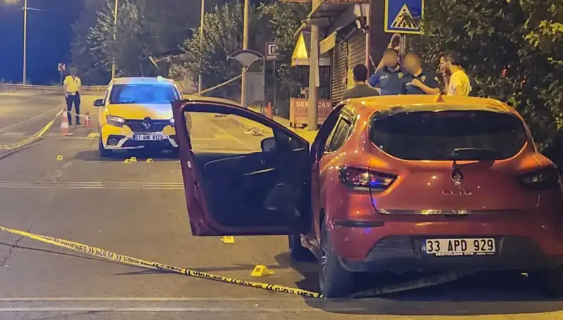 İki Araç Arasındaki Çatışma: Sokaklarda Kurşun Yağmuru!