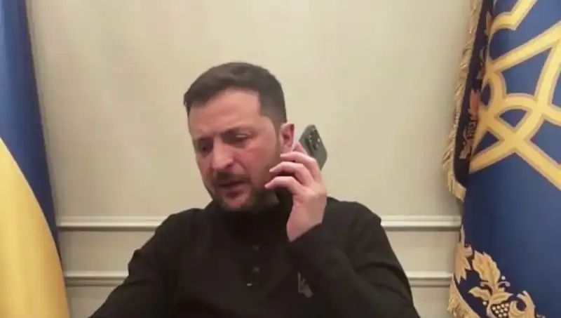 Zelenski'nin Basın Toplantısında Macron'dan Sürpriz Arama: "Seni Sonra Arayacağım"