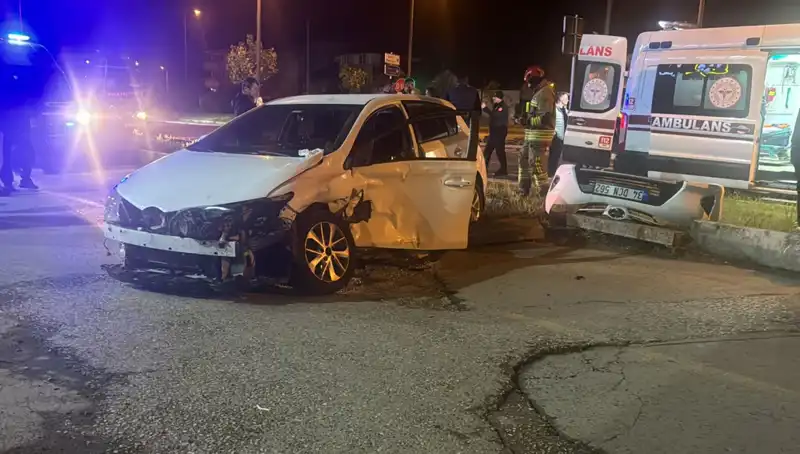 Pikap ile Otomobil Çarpıştı: Oldukça Korkutucu Anlar Yaşandı