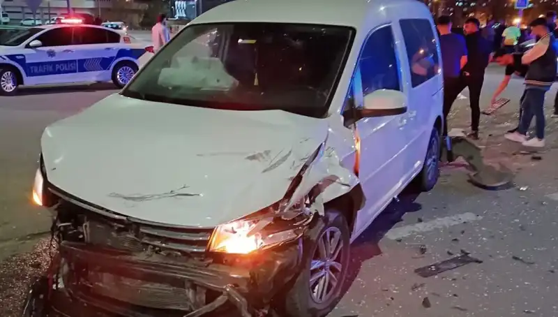 Batman'da Otomobil ve Ticari Araç Çarpıştı: 7 Yaralı