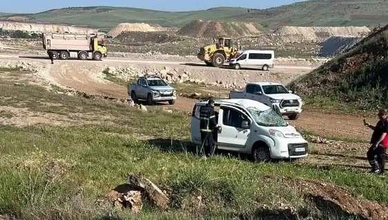 Mardin'de Trafik Kazası: Dört Kişi Yaralandı, Sevk Edildiler