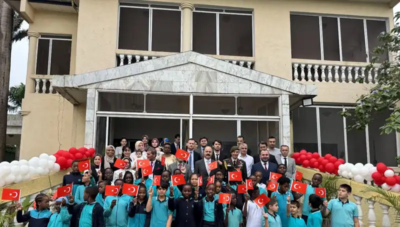 Kamerun'da Renkli G görüntüleriyle 23 Nisan Ulusal Egemenlik ve Çocuk Bayramı Coşkusu