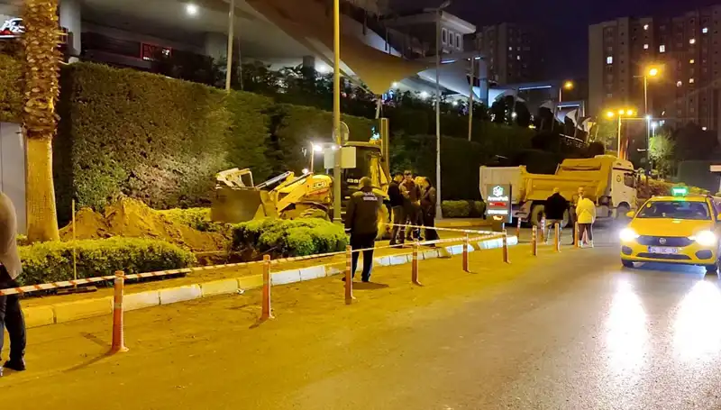 AVM Girişinde Doğalgaz Paniği: Alışverişte Korku Anları Yaşandı