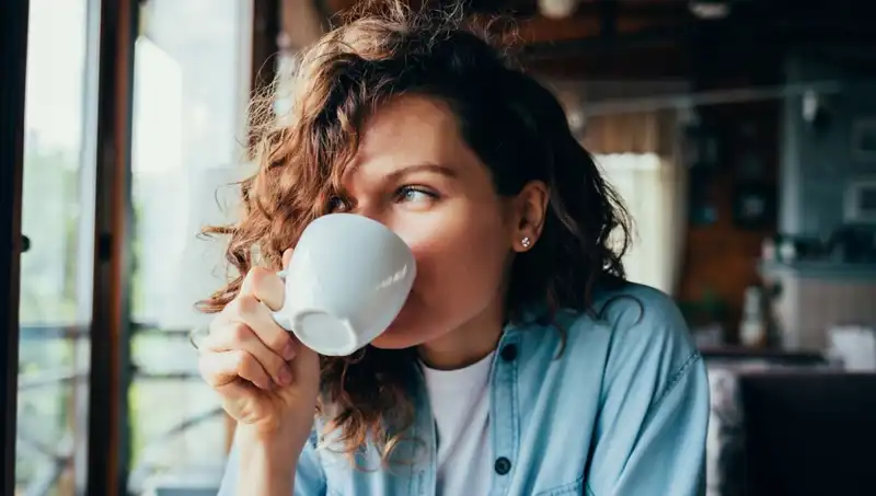 48 Yaşındaki Kadın Kahve İçerken Büyük Bir Tehlikeyle Karşılaştı!