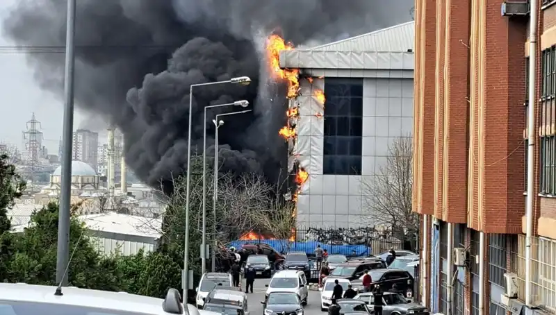 Başakşehir'deki Sanayi Sitesinde Korkutan Yangın: Sebepler ve Sonuçları