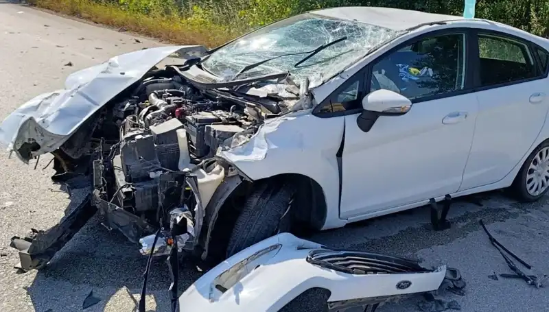 Çanakkale'de Korkutan Trafik Kazası: İki Kişi Yaralandı!