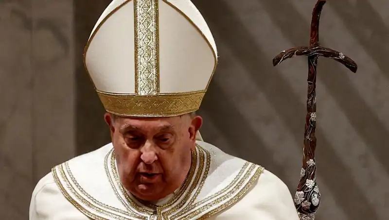 Vatikan’da Tansiyon Yükseliyor: Papa Francis'in Hastanede Geçirdiği Zaman Endişeleri Artırıyor