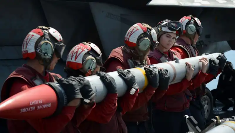 Amerikan Füzeleri Suudi Arabistan'a Hızla İlerleyecek: Stratejik Bir Gelişme