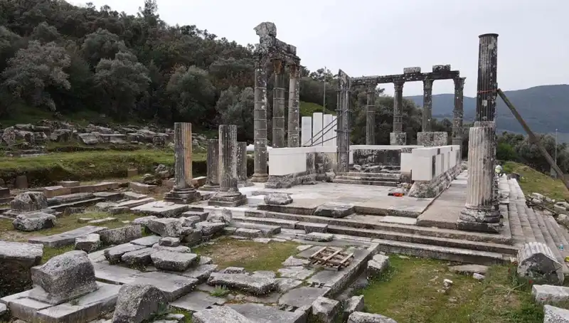 Zeus Tapınağı'ndaki Restorasyon Çalışmaları Hızla İlerliyor: Tarihi Miras Kurtarılıyor