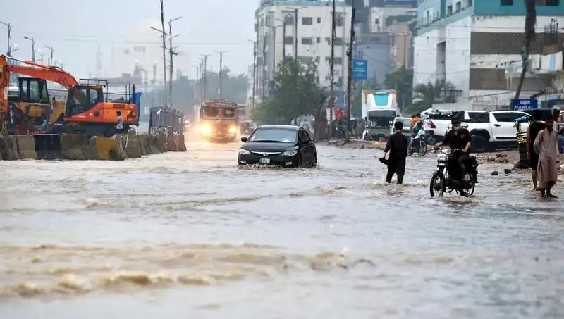 Pakistan’da Muson Yağmurları Felaketi: 785 Can Aldı, Yaralar Sarılmaya Çalışıyor