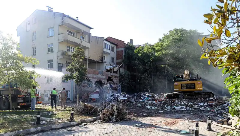 Sındırgı'da Sarsıntılar Devam Ediyor: 4.0, 3.6 ve 3.9 Şiddetinde Artçılar!