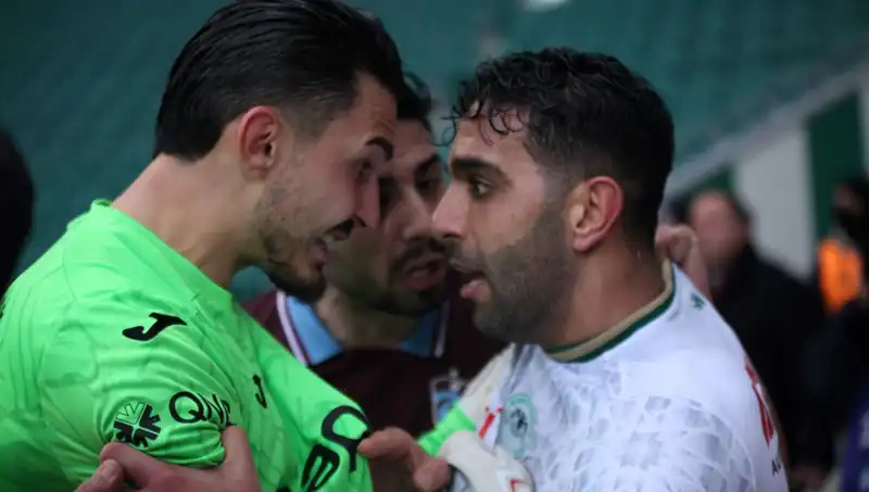 Konyaspor-Trabzonspor Maçında Skandal Anlar: Uzatma Dakikalarında Gerilim Tırmandı