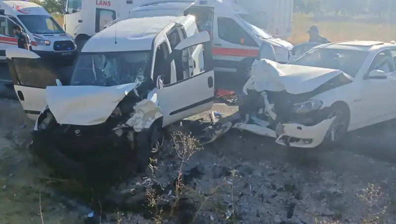 Nevşehir'de Feci Trafik Kazasında 14 Kişi Yaralandı: Ayrıntılar Ortaya Çıktı