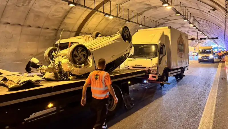 Kuzey Marmara Otoyolu'nda Feci Kaza: Otomobil ve Kamyonet Çarpıştı!