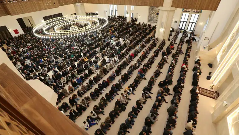 4 Nisan 2025 Cuma Namazı Saatleri: İstanbul, Ankara ve İzmir'de Merakla Bekleniyor