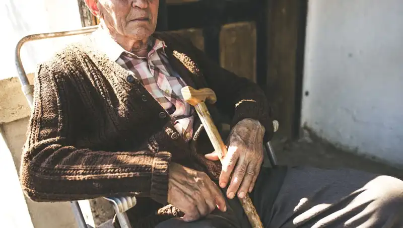 Yalnızlığın Karanlık Yüzü: 100 Yaşlıdan 16'sı Depresyonla Mücadele Ediyor