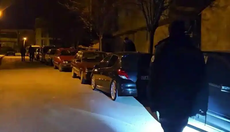 Park Halindeki Araçları Çizerek Kaçan Şahıslar Kameralara Takıldı