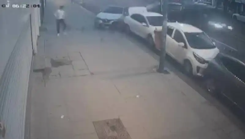 Direksiyon Kontrolünü Kaybeden Araç, Park Halindeki Otomobillere Çarptı!