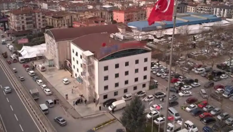 Deprem Mührü Tartışmaları: Özel Hastanede Perde Betonları Kesildi Mi?