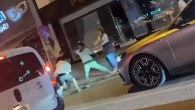 Cadde Boks Ringine Döndü: Şehirdeki Etkileyici Mücadeleler