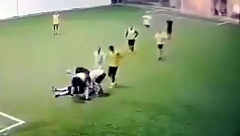 Adana'da Halı Saha Faciası: 3 Çocuk BabasıGenç Yaşamını Yitirdi