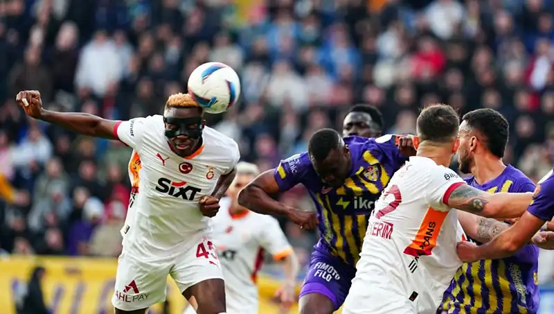 Galatasaray'ın Yıldızı: "Adam Oynamıyor, Adeta Resital Yapıyor"