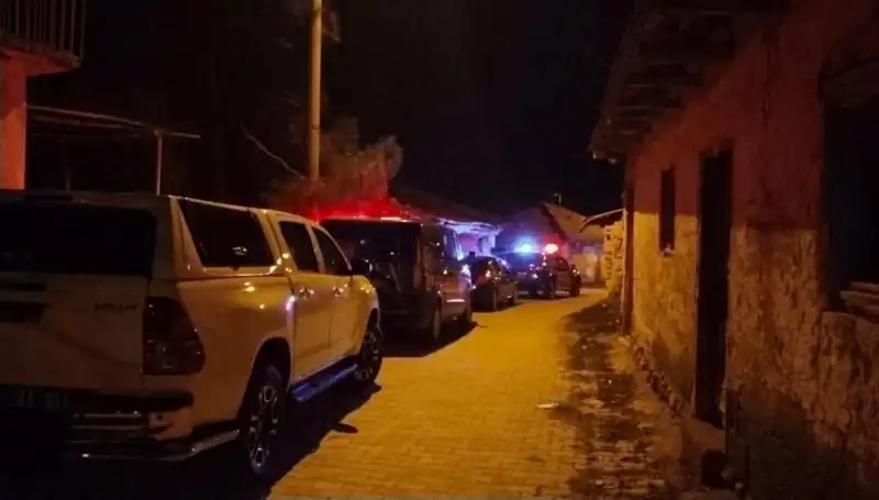 Oğul Faciası: Kendi Babasını Öldüren Genç, Acılı Törenle Toprağa Verildi