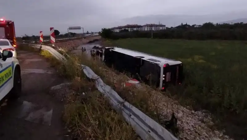 Manisa'da Yolcu Otobüsü Kazasında Yaralılar: Detaylar Neler?
