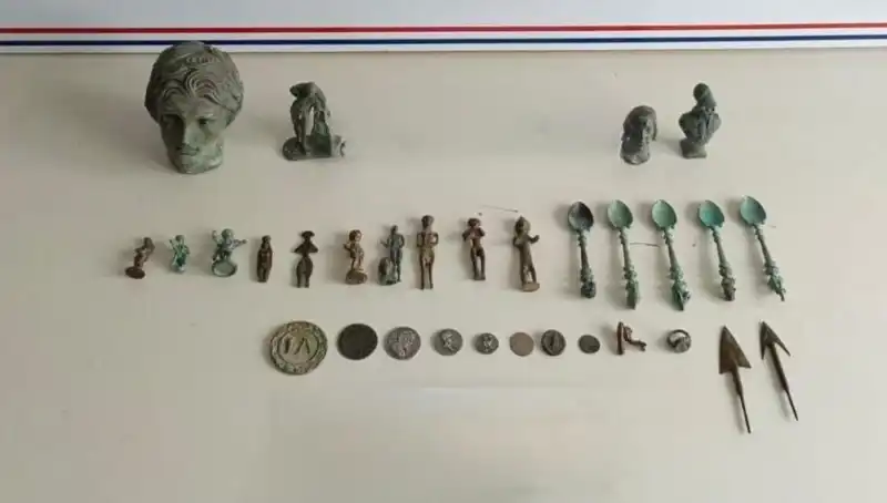 Roma Dönemine Ait Tarihi Eserler, Kaçakçılıkla Mücadelede Ele Geçirildi