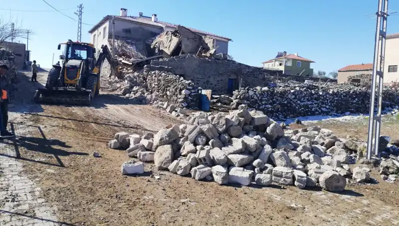 Kayseri'de Trajik Olay: Ahır Çöktü, 35 Hayvan Hayatını Kaybetti