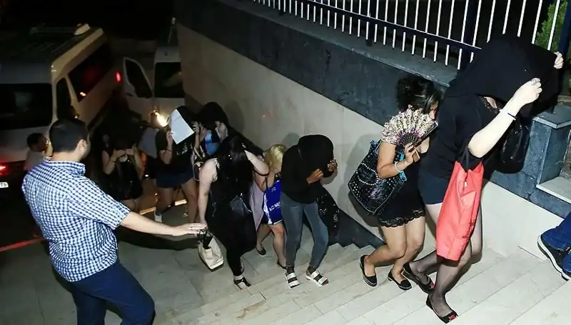 Düzce'de Fuhuş Operasyonunda Şok Edici Gelişme: 5 Zanlı Yakalandı