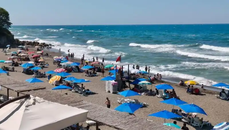 Akçakoca'da Hava Koşulları Nedeninden Deniz Yasağı İlan Edildi