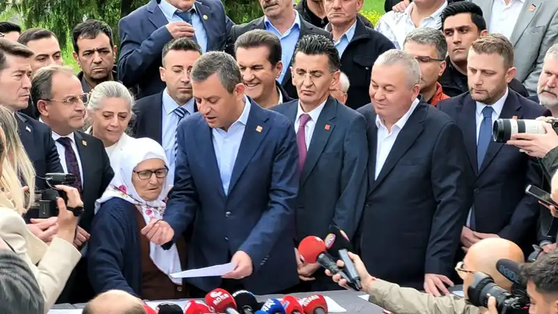 CHP, Ekrem İmamoğlu İçin Destekleyici İmza Kampanyası Başlattı