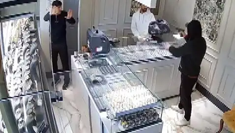 Bursa Kuyumcusunda Soygun Girişimi: Korku Dolu Anlar Kameralara Yansıdı