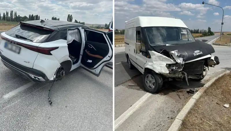 Çorum'da Kaza: İki Araç Kafa Kafaya Çarpıştı, Yaralılar Var!