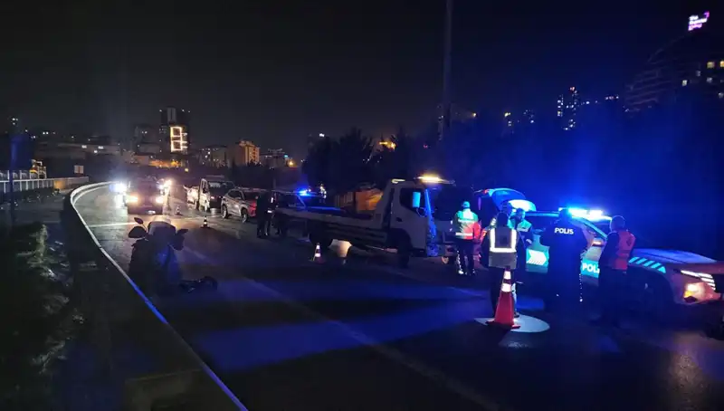 TEM Otoyolu'nda Şok Eden Kaza: Yatan Kişiyi Metrelerce Sürükledi