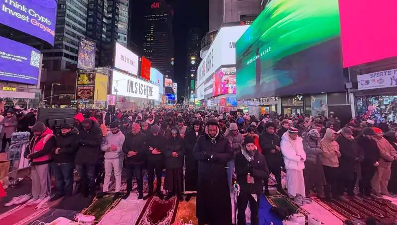 New York Times Meydanı’nda Tarihi Teravih Namazı İbadeti Düzenlendi