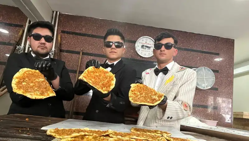 Takım Elbiseli Fırıncılar: Geleneksel Fırıncılığa Müthiş Bir Dokunuş!