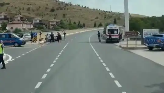 Elazığ'da Feci Kaza: İki Otomobil Çarpıştı, Yaralılar Servis Ediliyor!