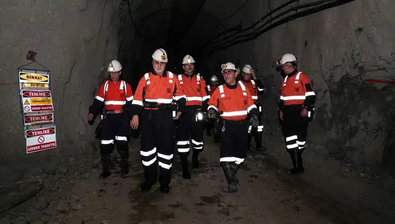Bakan Işıkhan, Altın Madenine İndirerek Yer Altı Zenginliklerini İnceledi